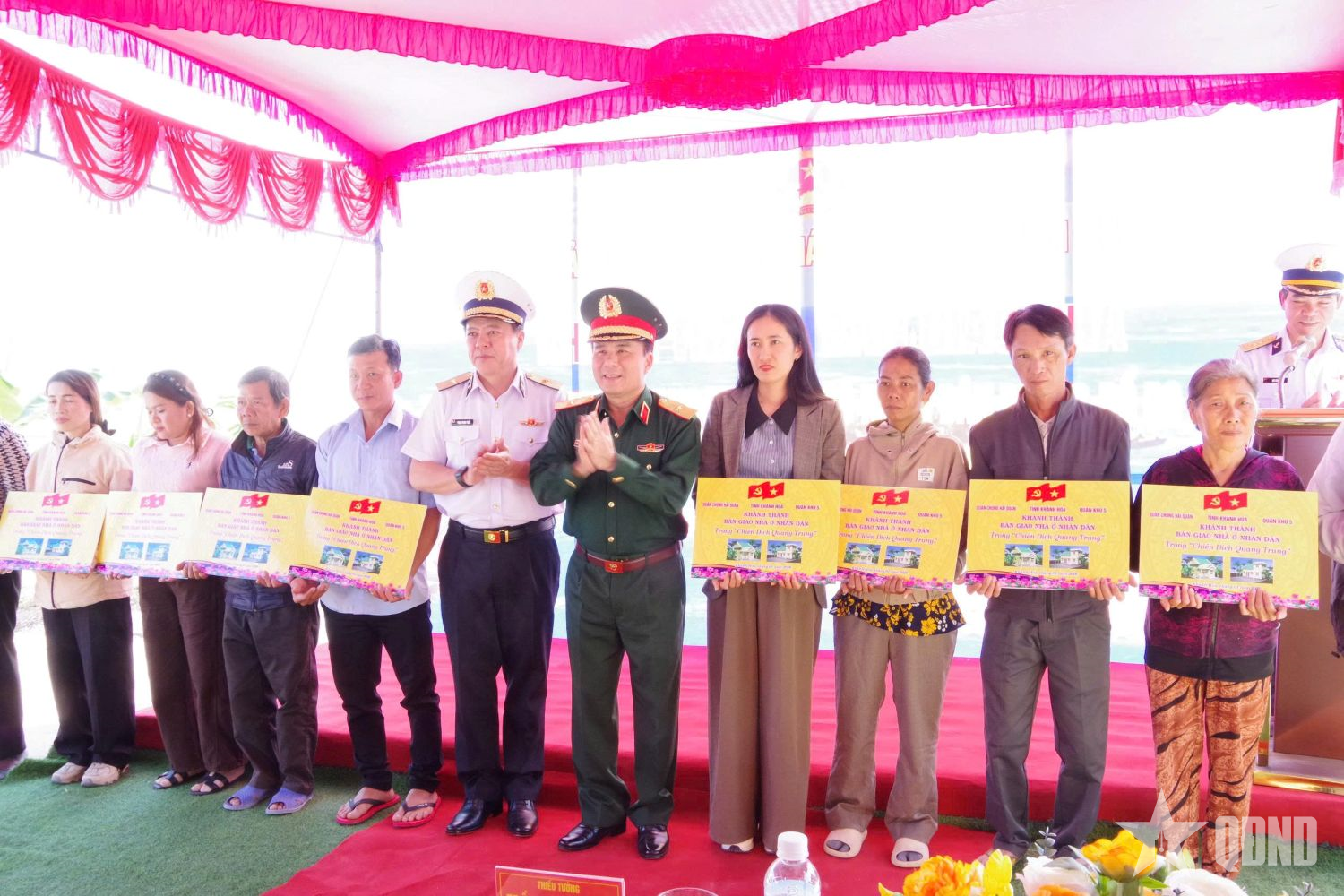 “Chiến dịch Quang Trung”: Các đơn vị đồng loạt bàn giao nhà tại Khánh Hòa